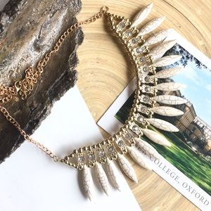 🎀 Gold and Cream Fashion Statement Necklace